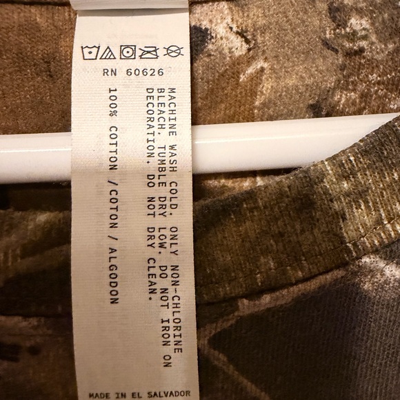 Camo Unisex Shirt with VOLS Print. XL - Picture 2 of 3